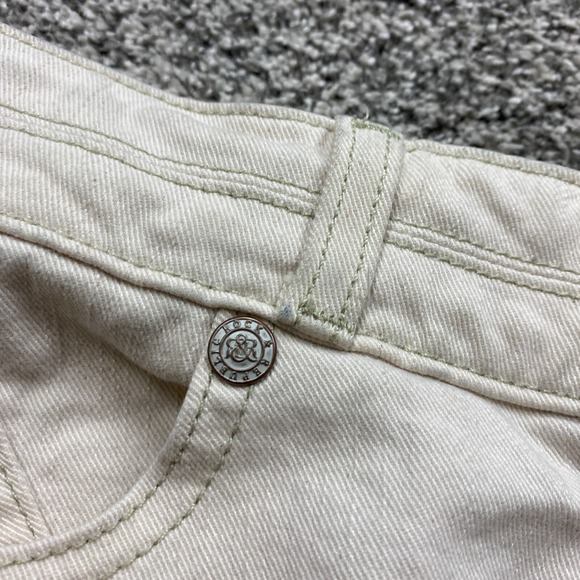 Rock & Republic Shorts Women's 12 White Frayed Hem Denim BONNAROO Stretch Casual - Picture 4 of 16